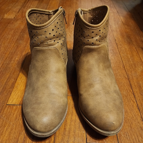 Ankle Boots - Picture 2 of 4